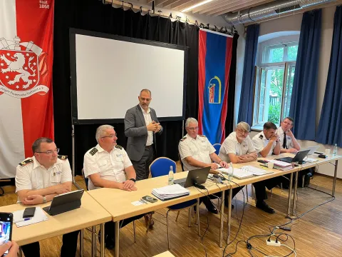 Blick auf das Präsidum des DFV mit Weimars OB Peter Kleine