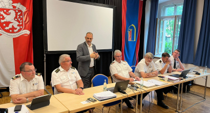 Blick auf das Präsidum des DFV mit Weimars OB Peter Kleine